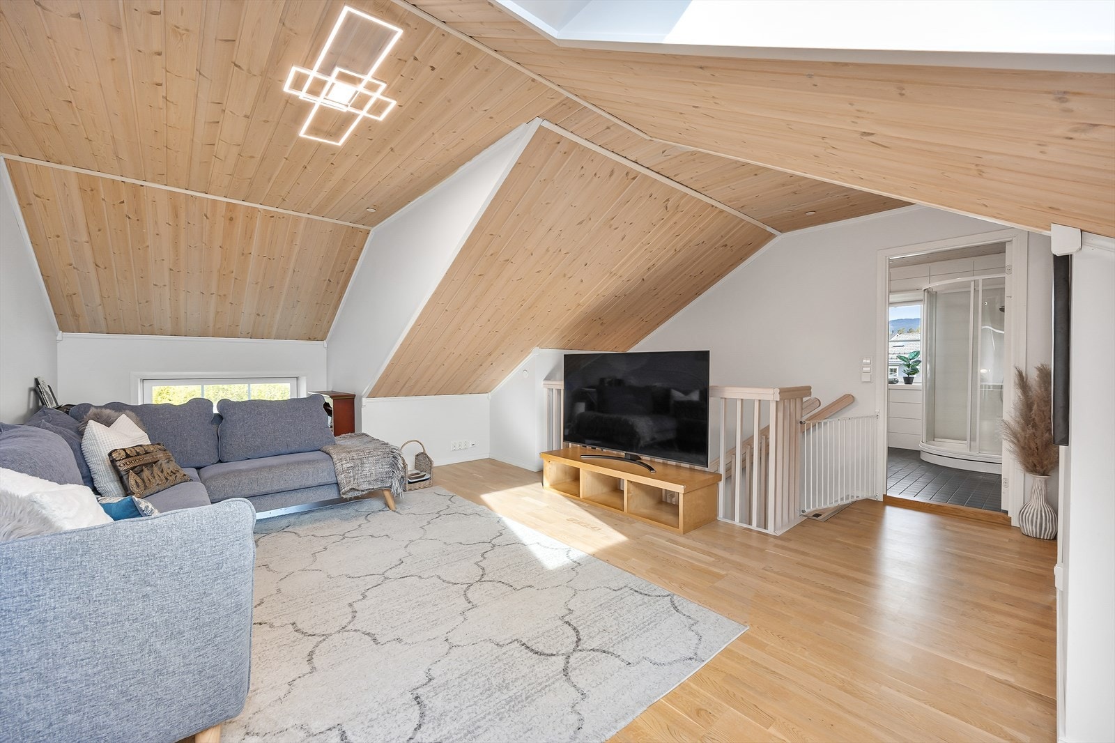 Loftstue. Galleribilde