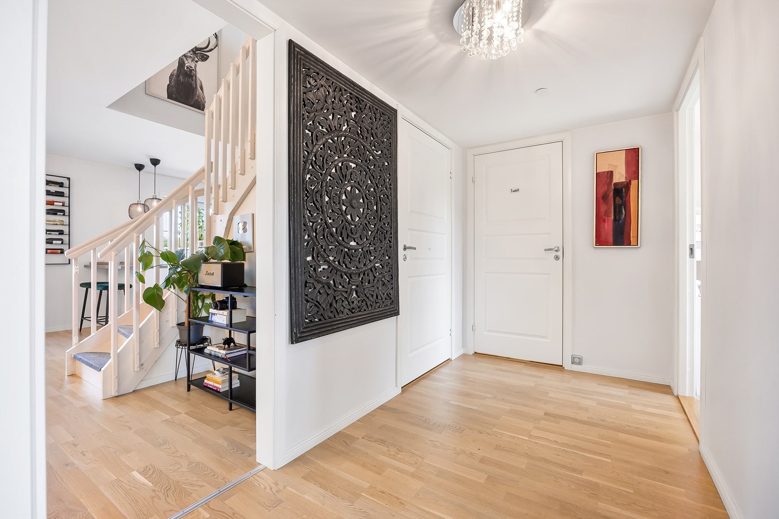 Gang i 2. etasje. Fra gangen er det tilkomst til bod. Galleribilde