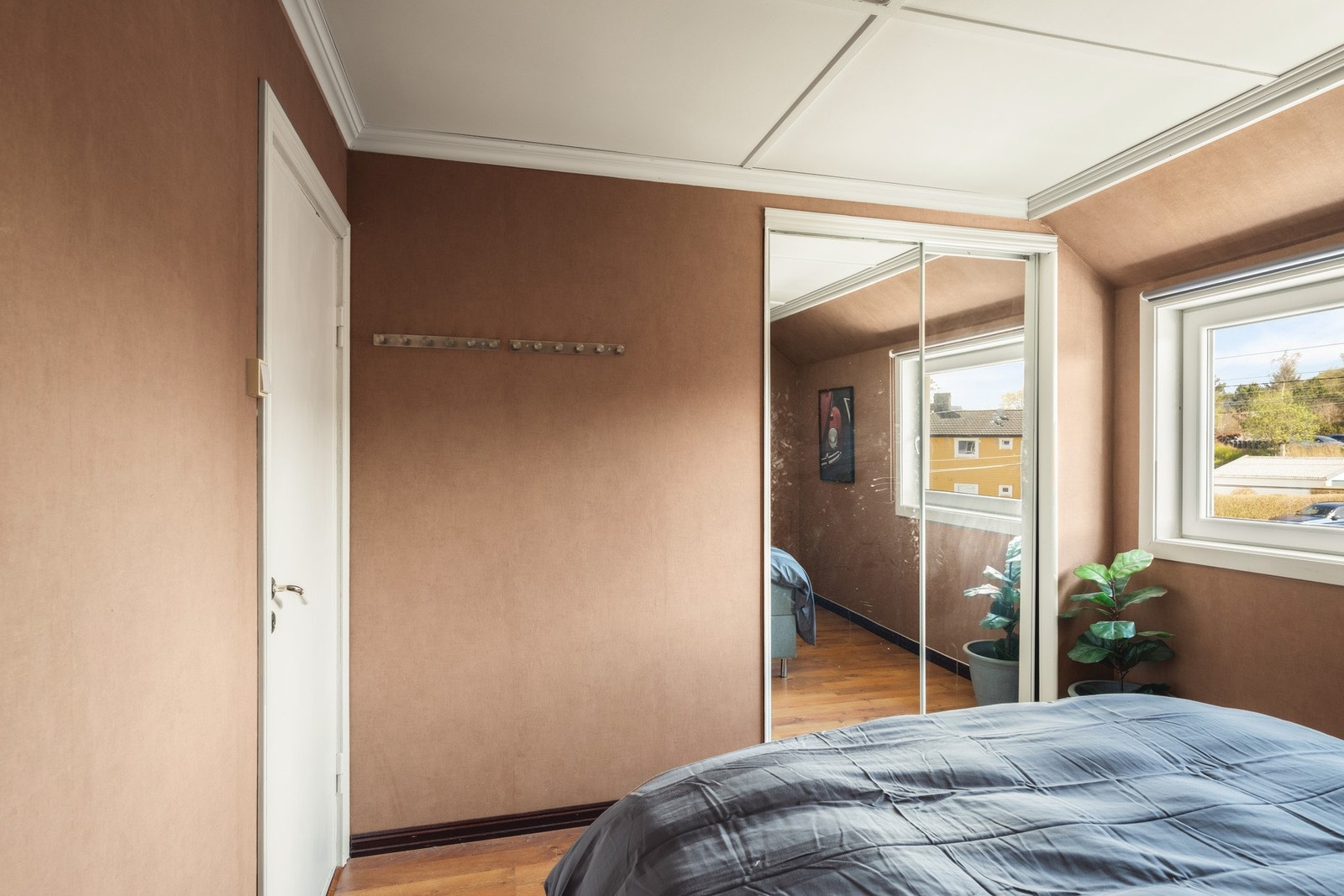 Her er det god plass til garderobe. Galleribilde