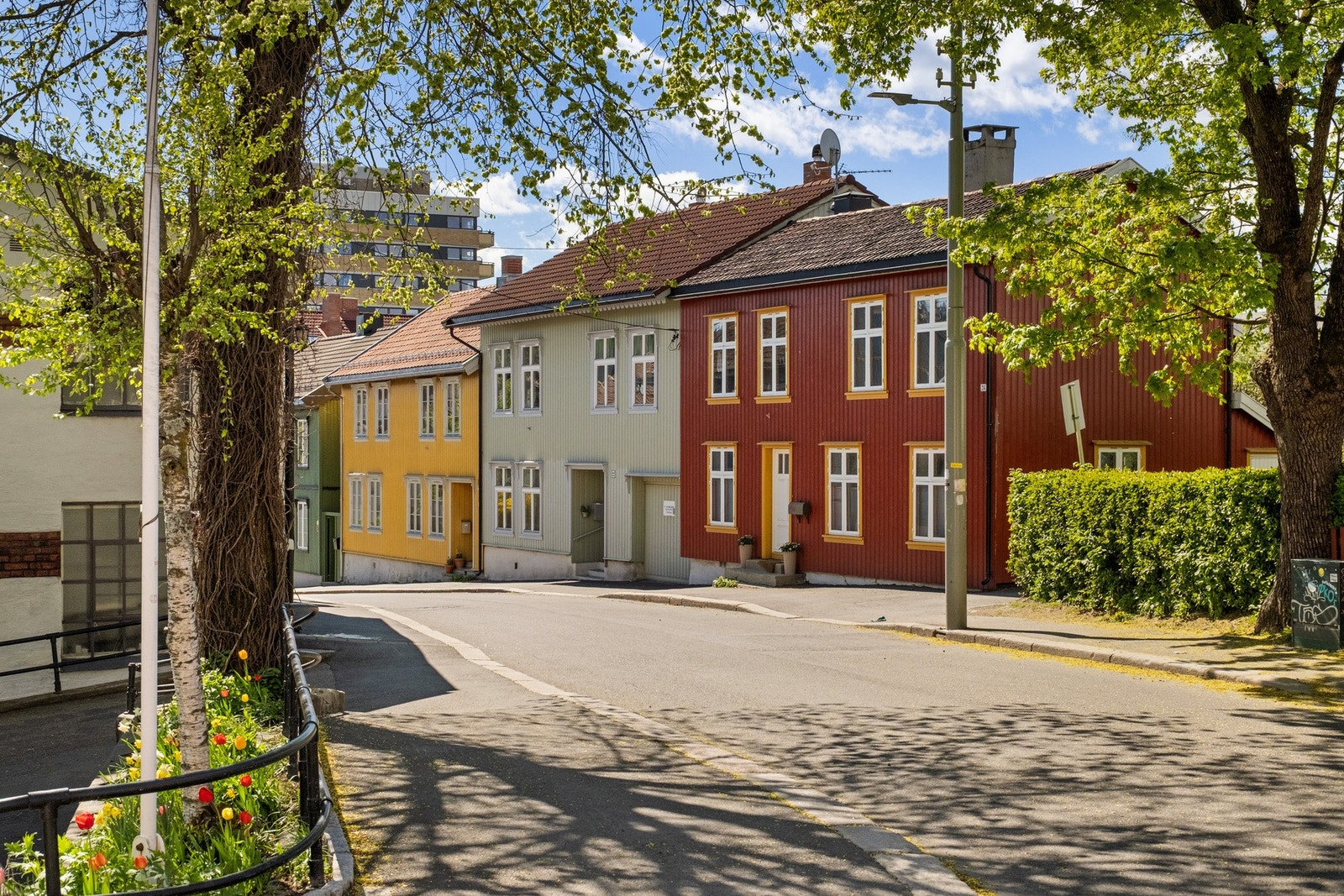 Nærområdet er bebygget med sjarmerende småhus i koselige gater. Galleribilde