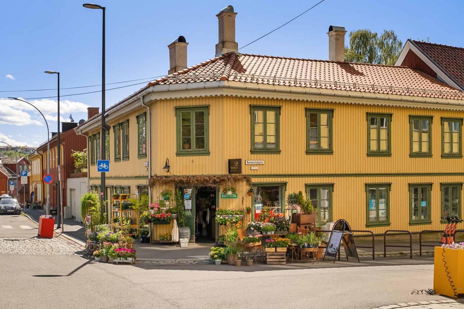 Nærområdet har en rekke lokale butikker. Galleribilde