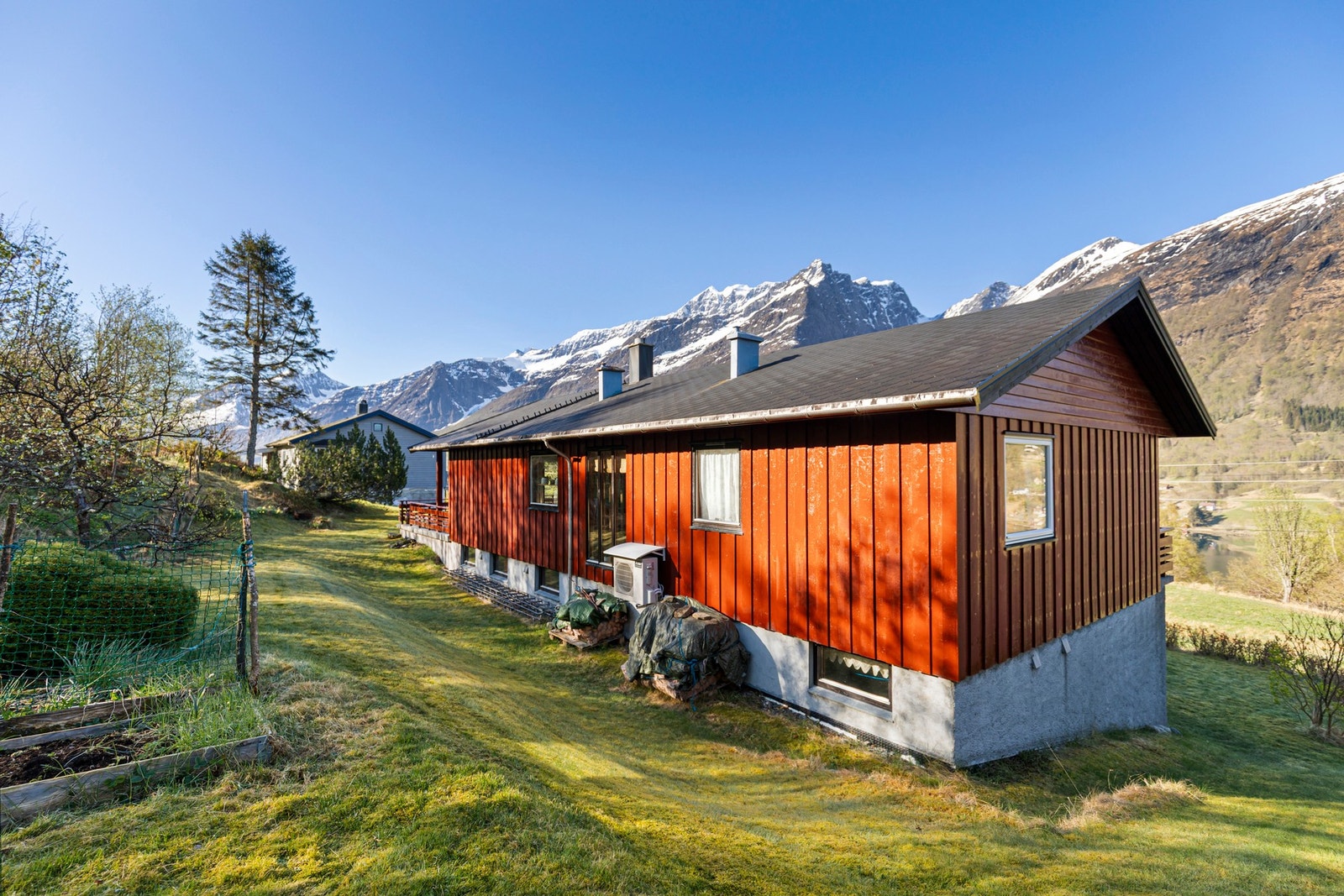 Boligen har taktekke fra 2012. Galleribilde