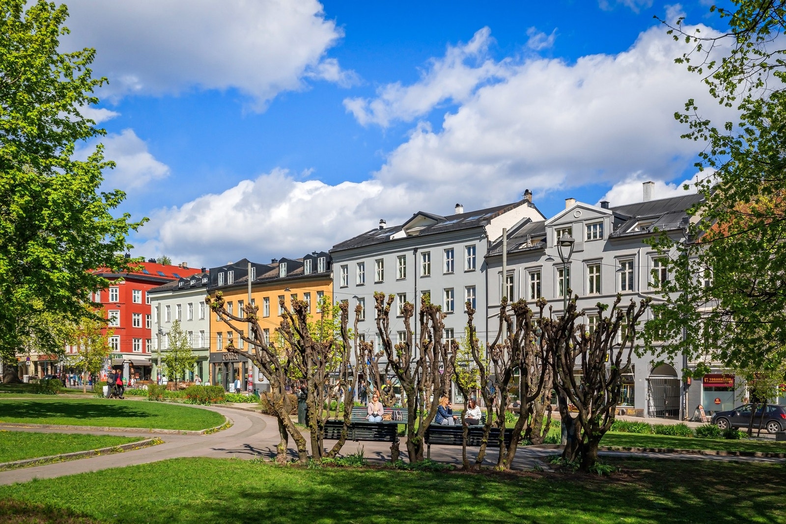 Fasade fra Olaf Ryes plass. Galleribilde