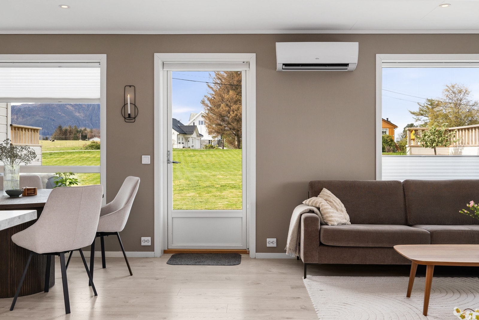 Utgang fra stue til terrasse Galleribilde