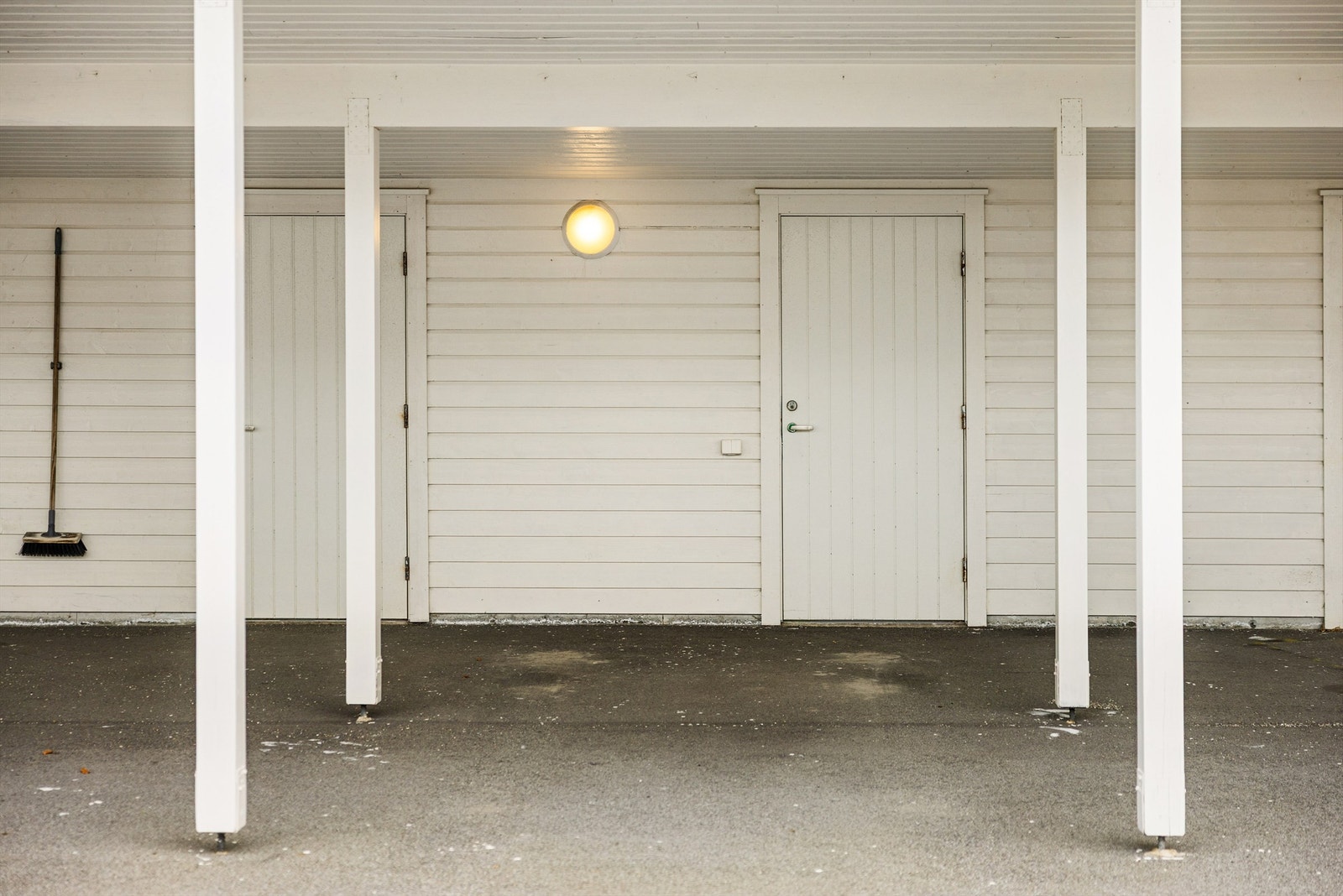 Carport med bod i bakkant Galleribilde