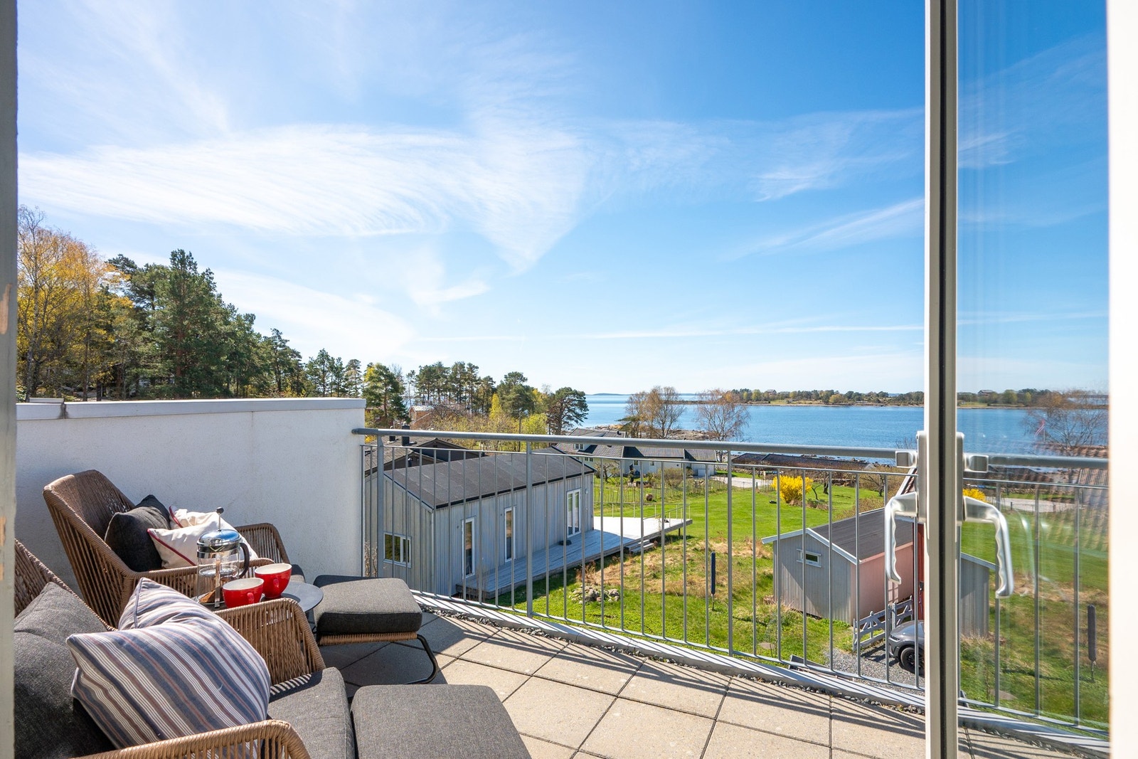 Fra loftsstuen er det utgang til en vestvendt balkong på 17 kvm Galleribilde