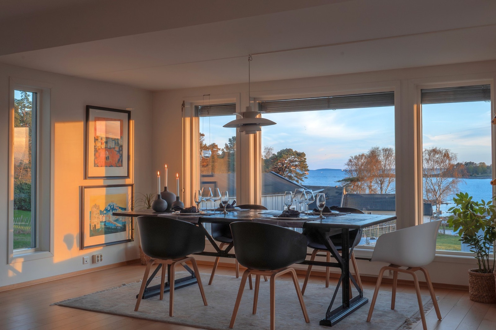 Perfekt plassering av spisebord Galleribilde