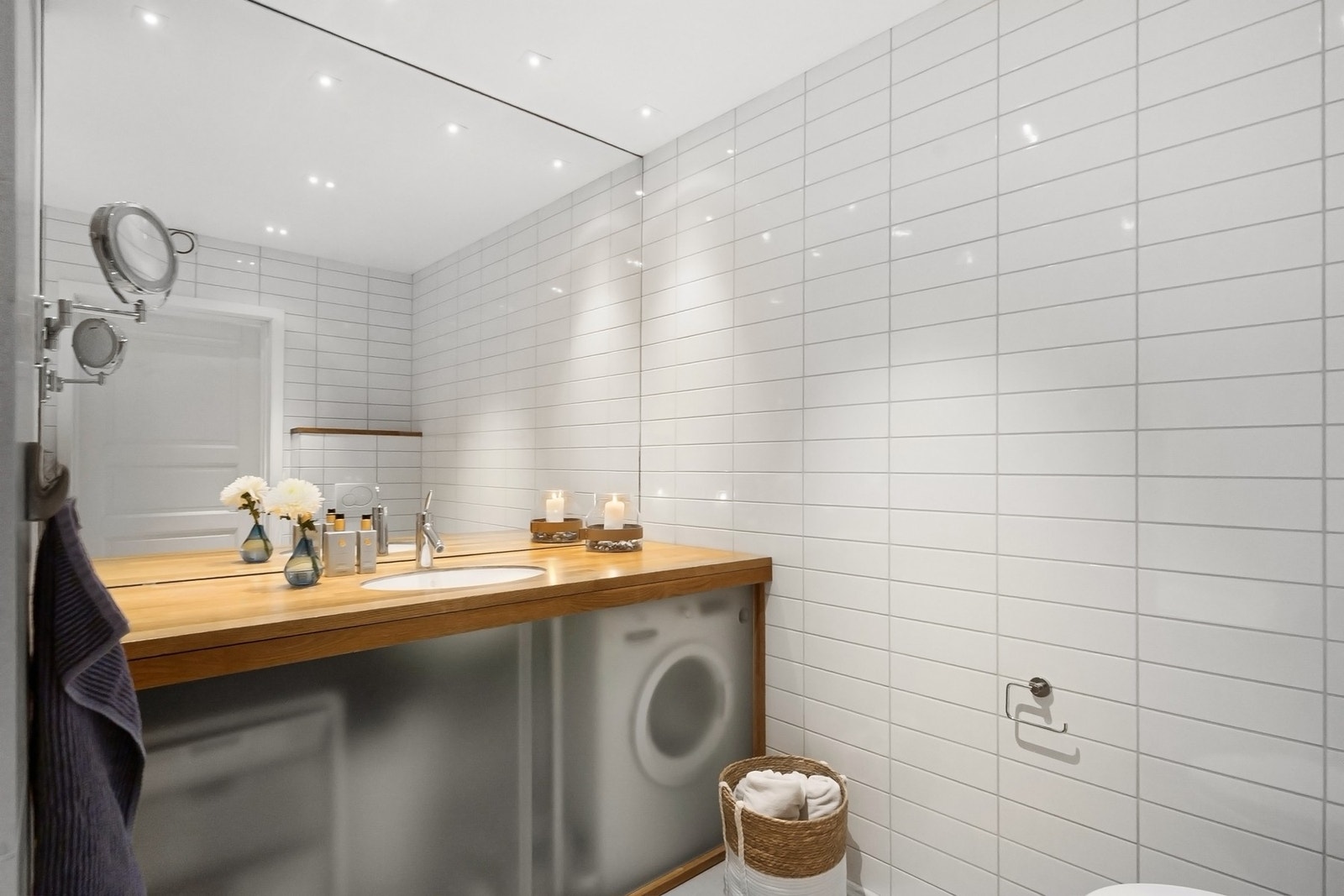 Badet som du finner i hovedetasjen, holder en standard fra byggeår Galleribilde