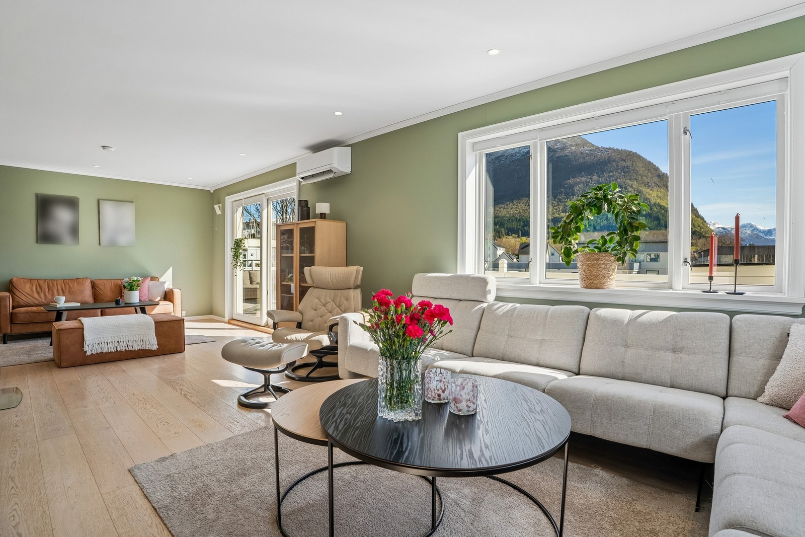 Downlights i himling gjev god og behageleg belysning Galleribilde