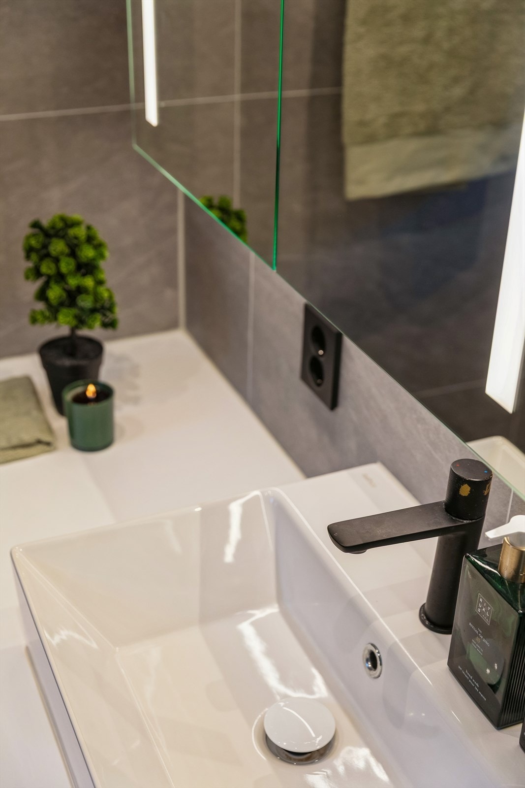 Ventilasjon på badet skjer via en elektrisk avtrekksvifte. Galleribilde