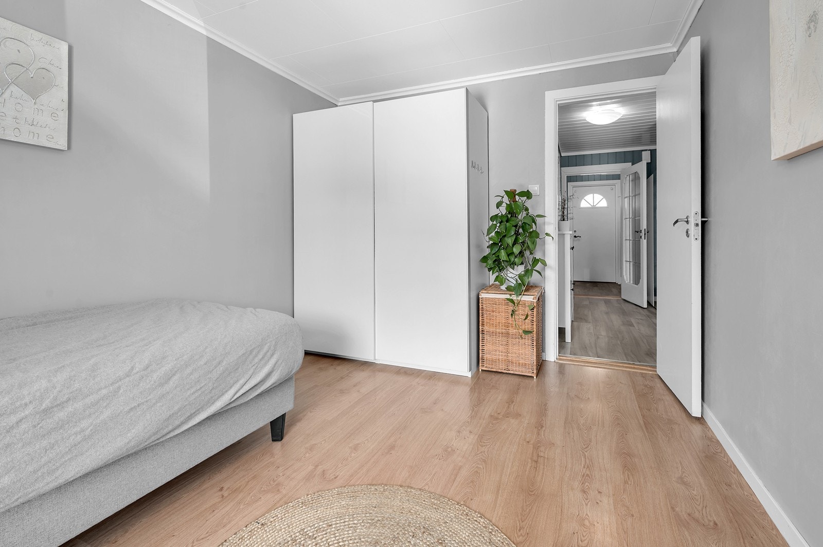 På soverom 2 har man plass til seng, garderobe og skrivebord. Galleribilde