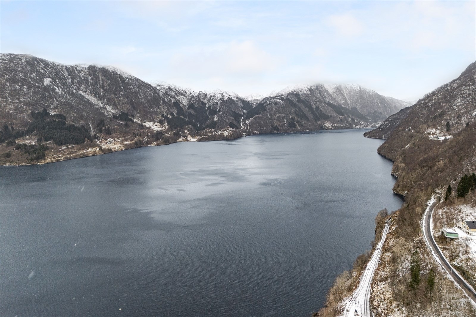 Nydelig utsikt over Sørfjorden og over til Osterøy Galleribilde