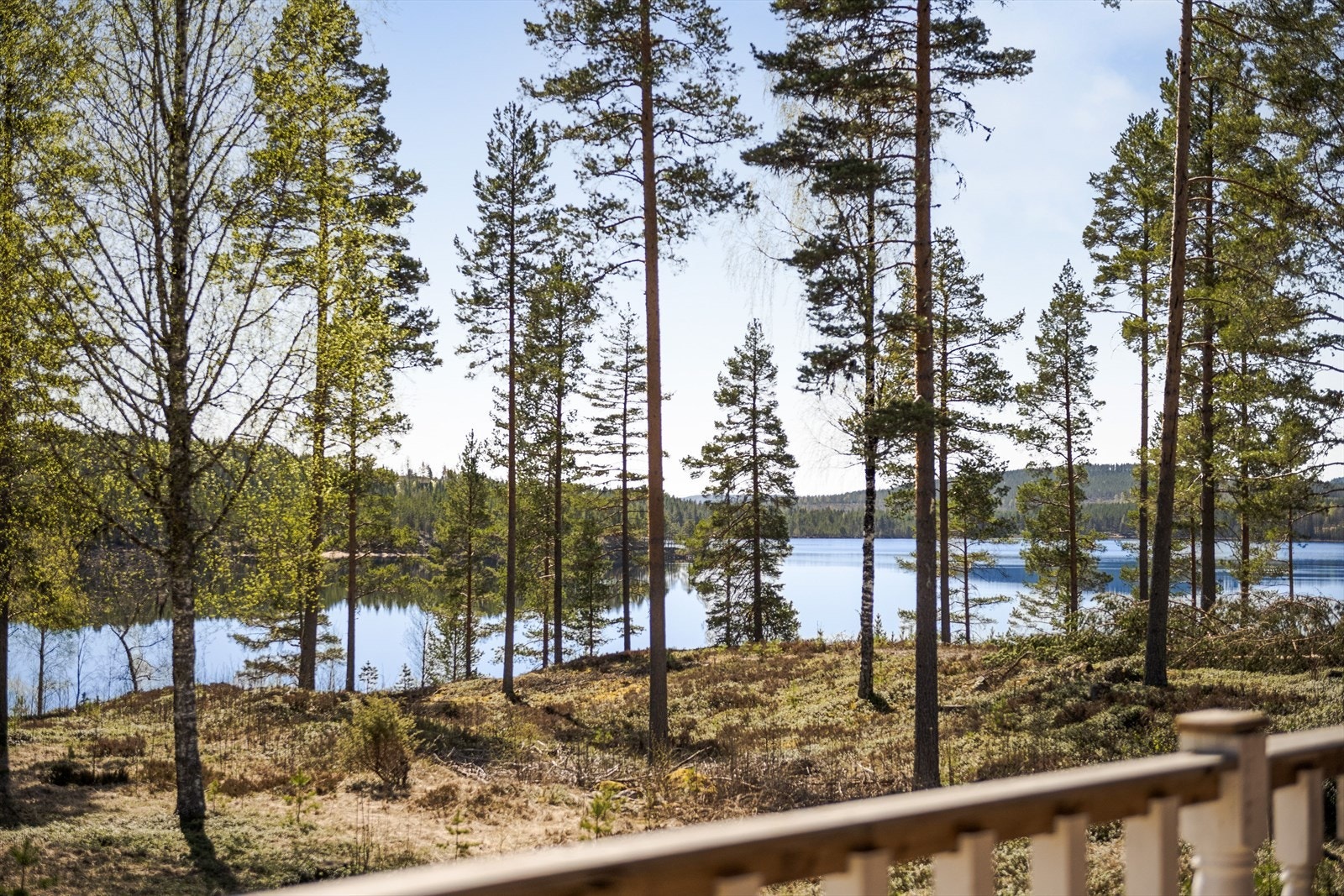 Terrasse ved inngangspartiet på ca. 11 m² og med den flotte utsikten. Galleribilde
