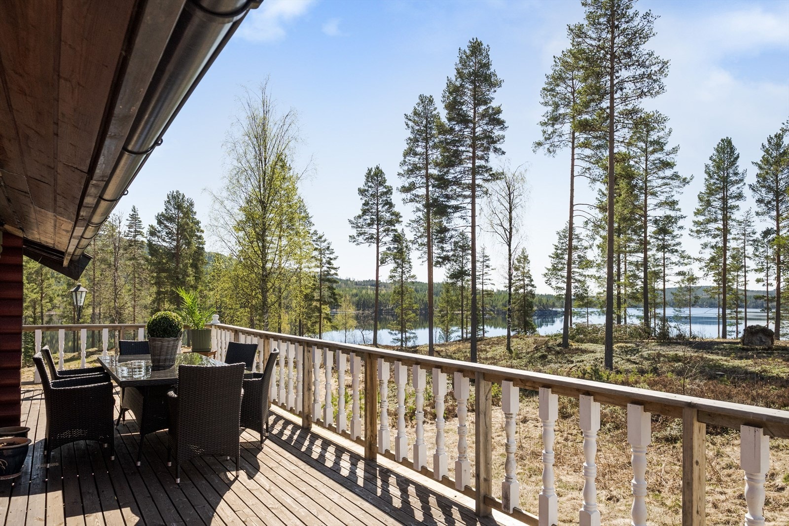 Her sitter du skjermet til samtidig som at du har utsikt mot det åpne og idylliske landskapet. Galleribilde