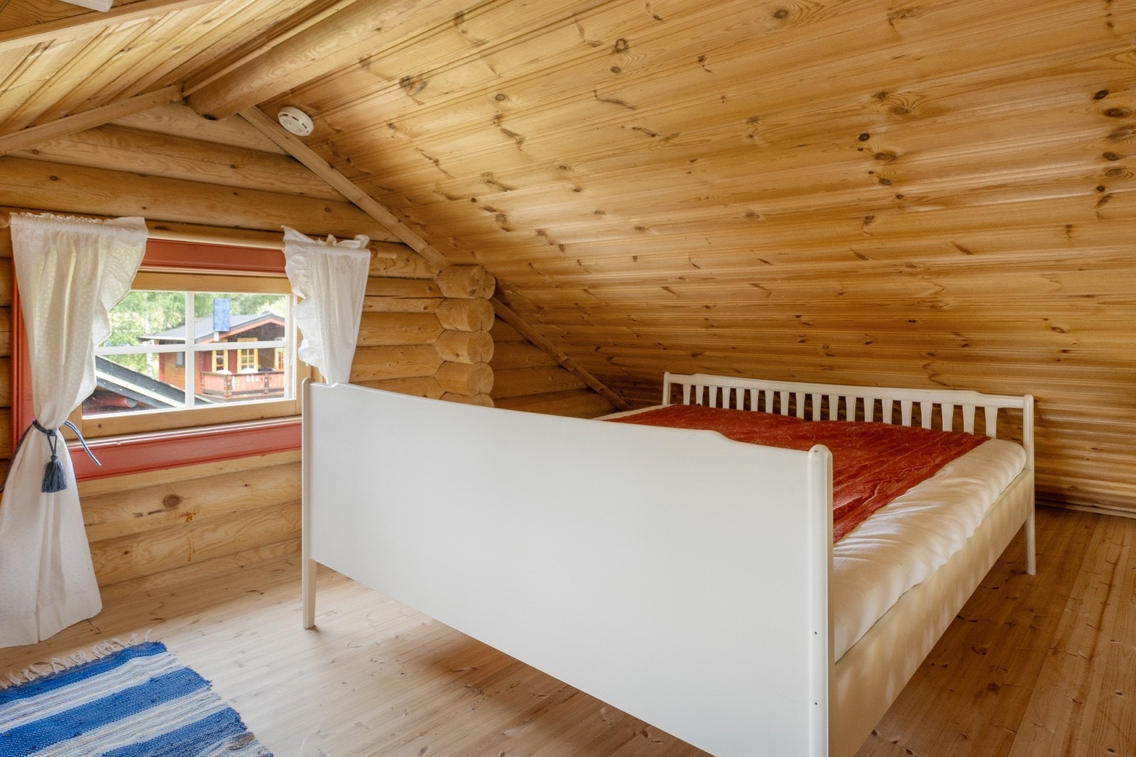 Fra stuen er det adkomst til hemsen. Denne har ikke målbart areal. Galleribilde