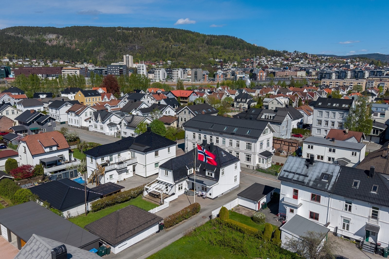 Beliggenheten er ypperlig - her bor du sentralt, men tilbaketrukket Galleribilde
