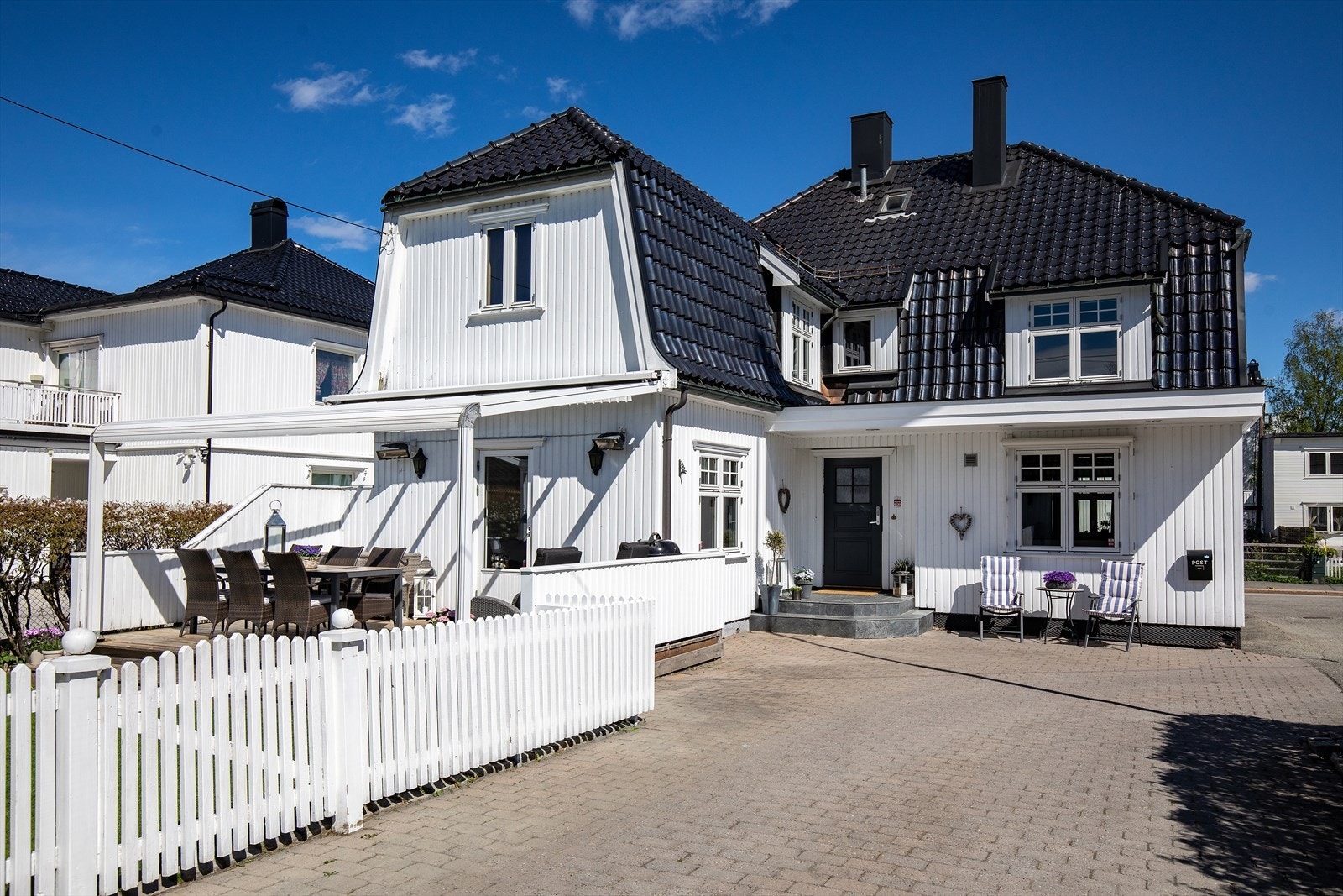 Huset har en meget sjarmerende fasade, med flott mansardtak - et særtrekk fra perioden huset ble bygget Galleribilde
