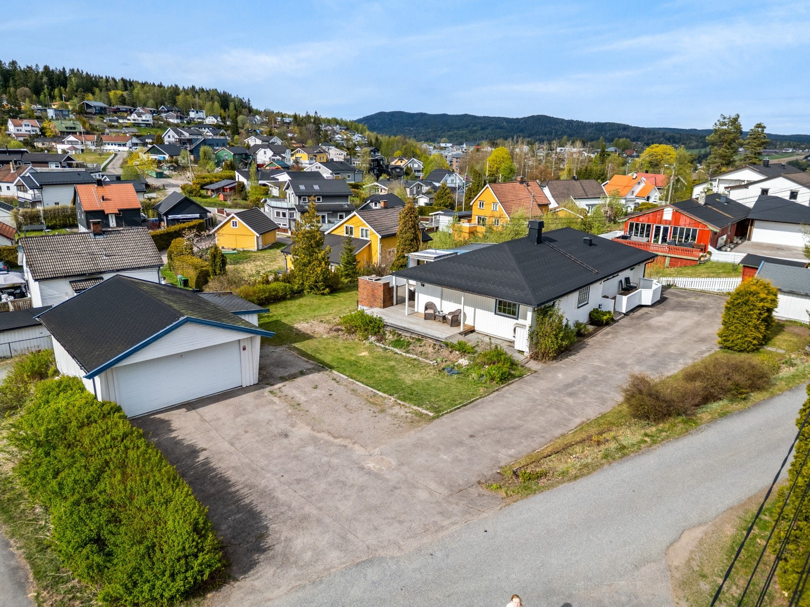 Velkommen til Furukroken 21 - en innholdsrik enebolig med sentral og barnevennlig beliggenhet på Hagan! Galleribilde