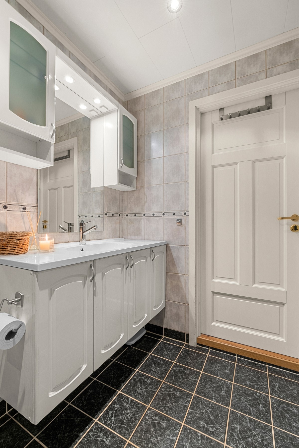 Badet måler 4,5 kvm. Galleribilde