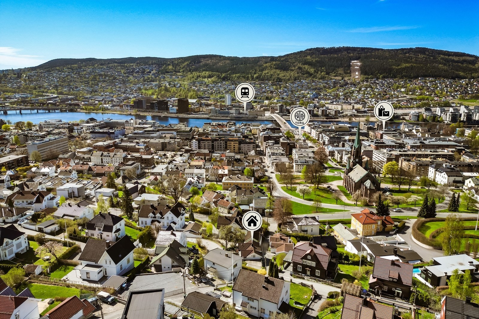 Drammen stasjon ligger kun 13 minutters gange unna, og nærmeste bussholdeplass er ett minutt fra boligen. Galleribilde