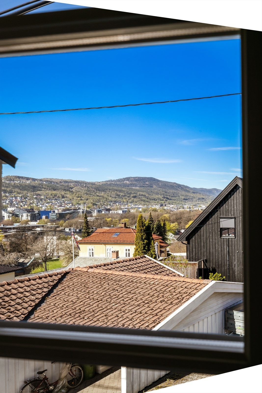 Utsikt fra et av vinduene i boligen. Galleribilde