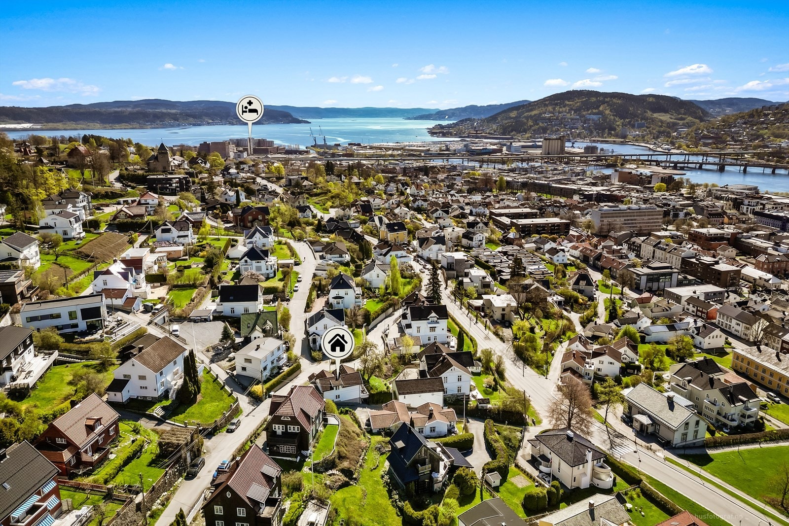 Fra eiendommen er det utsikt over deler av byen og nærområdet. Galleribilde