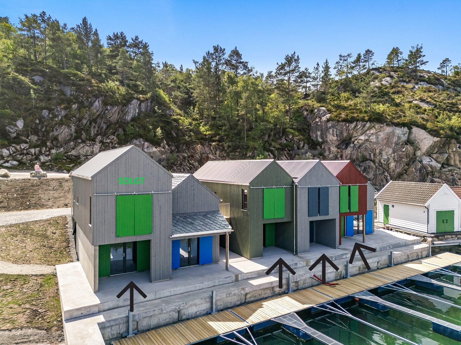 4 stk, naustrom + 1 helt naust på kaiplan tilsalgs Galleribilde