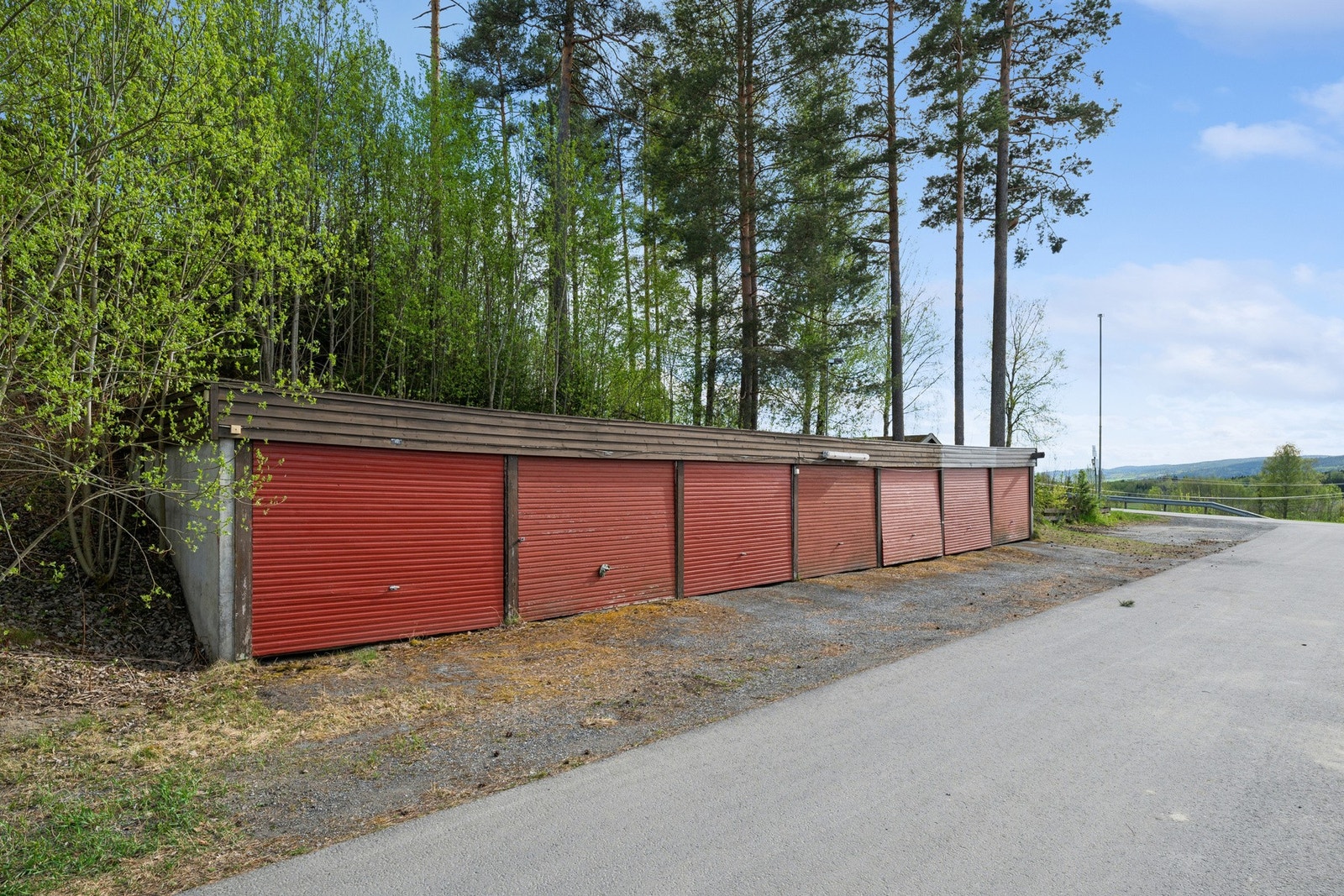 Til leiligheten medfølger det parkeringsplass i felles garasjeanlegg. Galleribilde