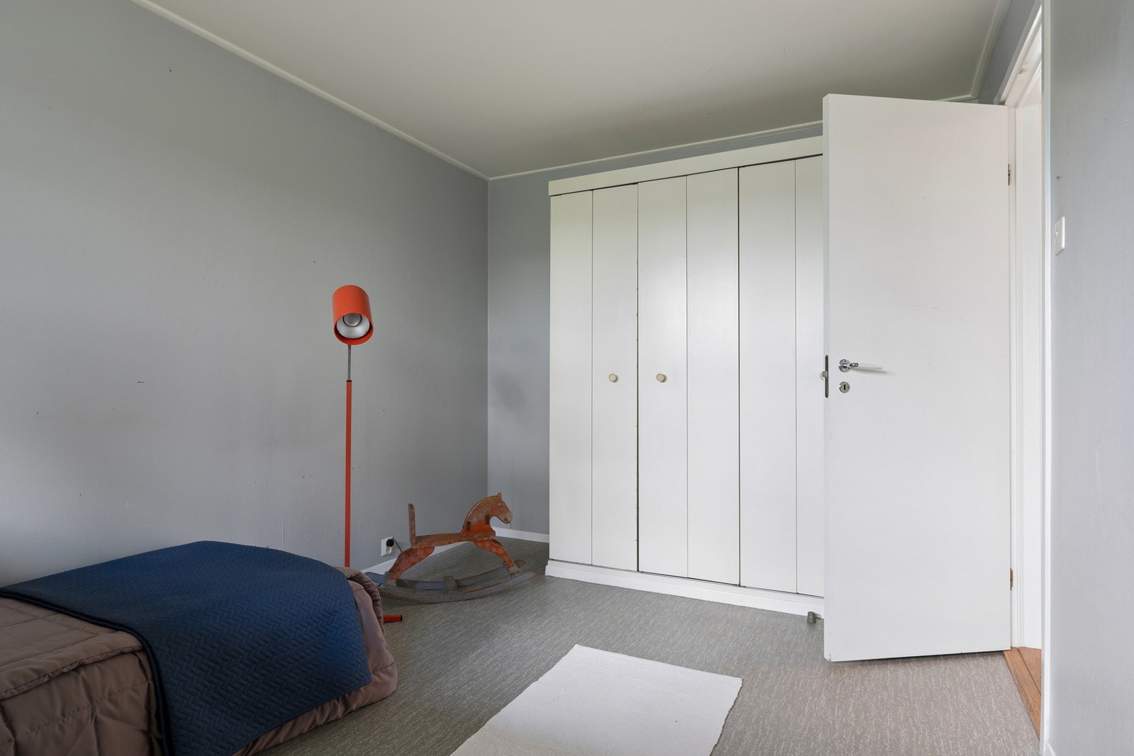 God plass til garderobeskap. Galleribilde