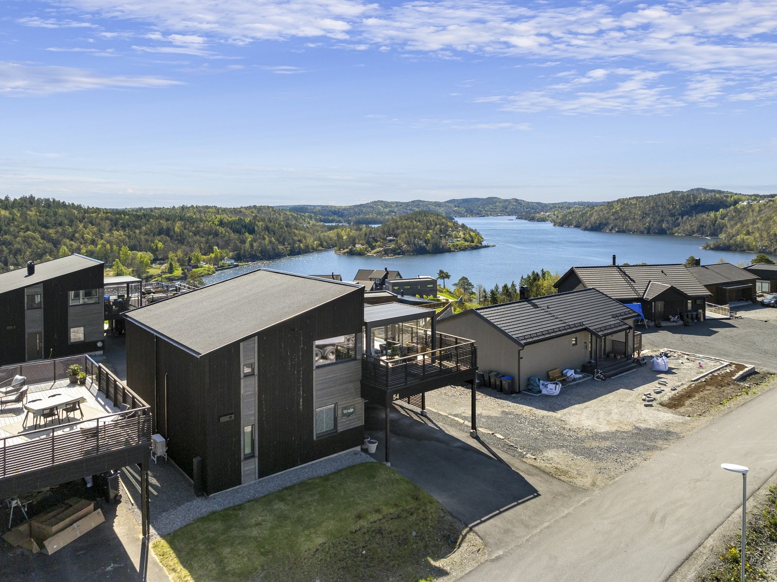 Tangenheia 54 - Solrik enebolig med stor terrasse. Galleribilde