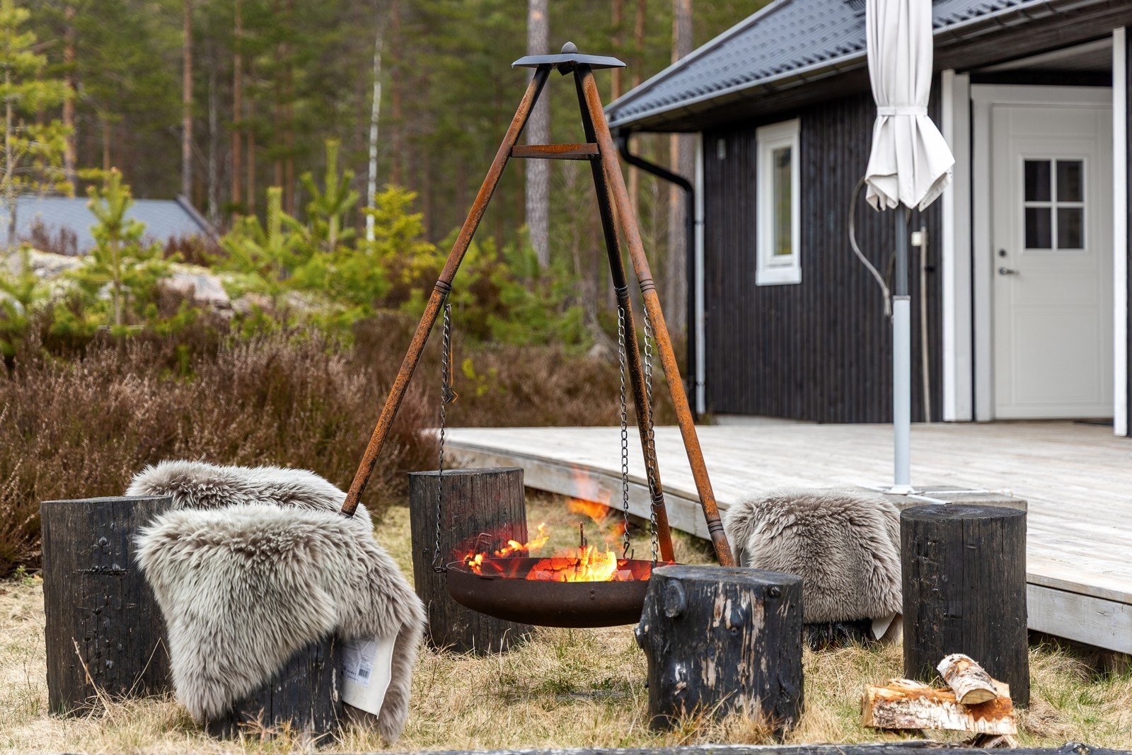 Mulighet for bålpanne på den koselige uteplassen. Galleribilde