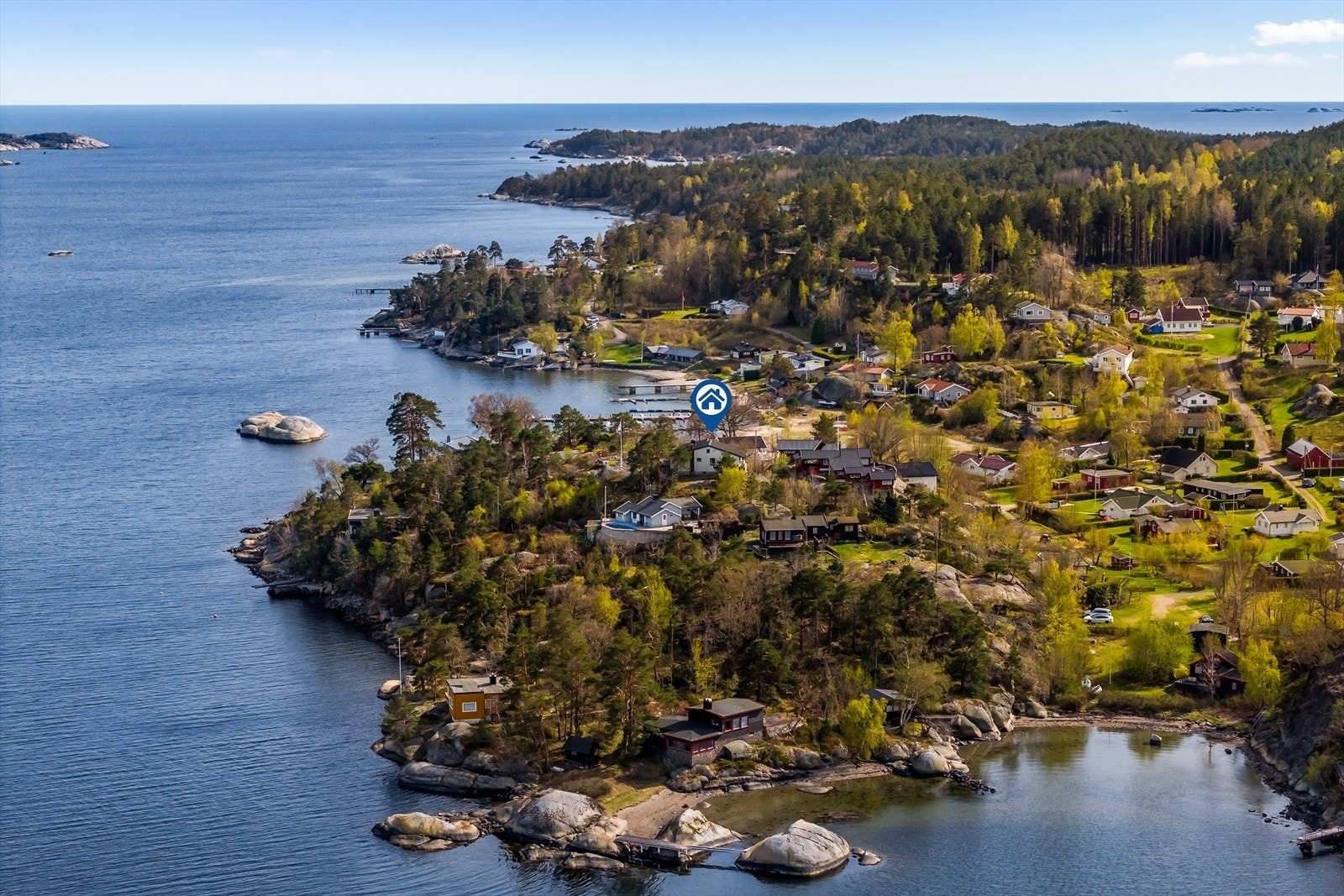 Kyststien passerer i nærheten og inviterer til flotte turer langs sjøen. Galleribilde