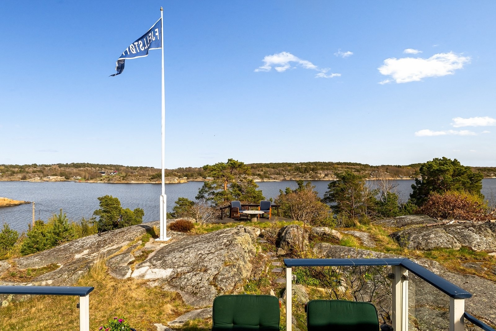 Utsikt fra eiendommen. Galleribilde