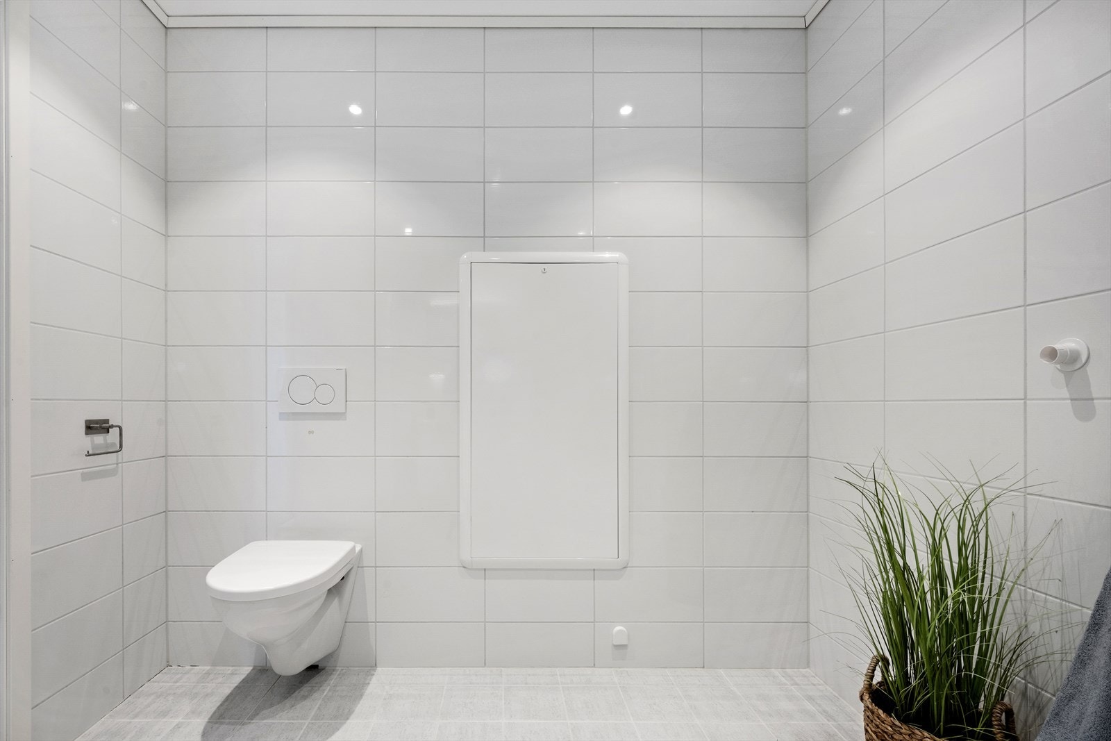Badet er utstyrt med rør-i-rør-system med fordelarskap plassert her. Balansert ventilasjon sikrar godt inneklima. Galleribilde