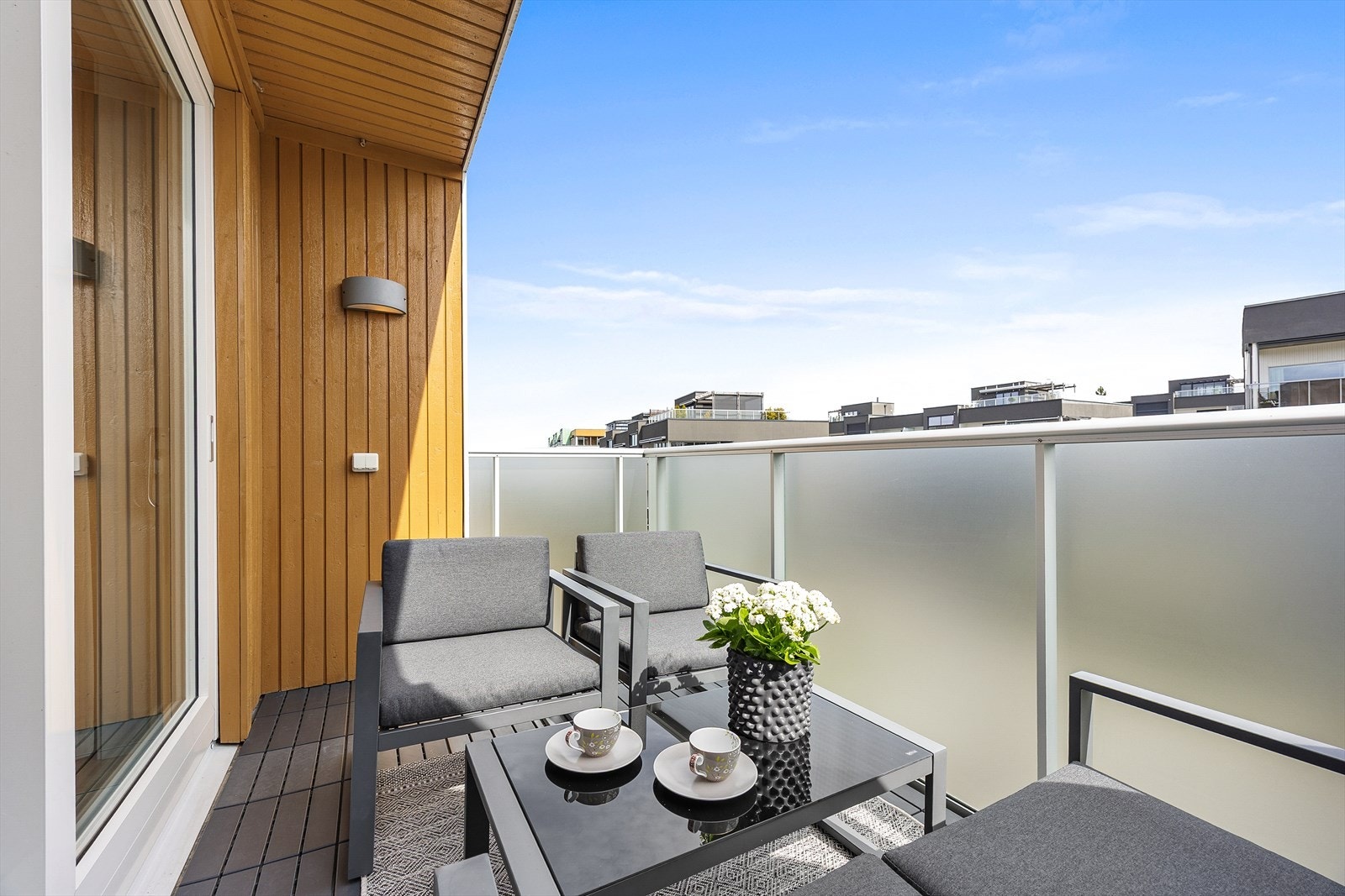 Balkongen på 5 m² inviterer til hyggelige stunder utendørs. Galleribilde