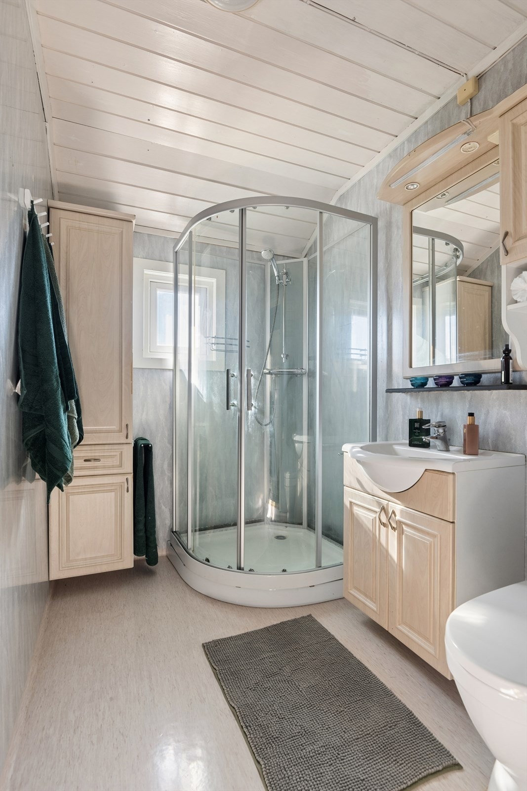 Badet er plassert i 2. etasje i tilknytning til soverommene Galleribilde