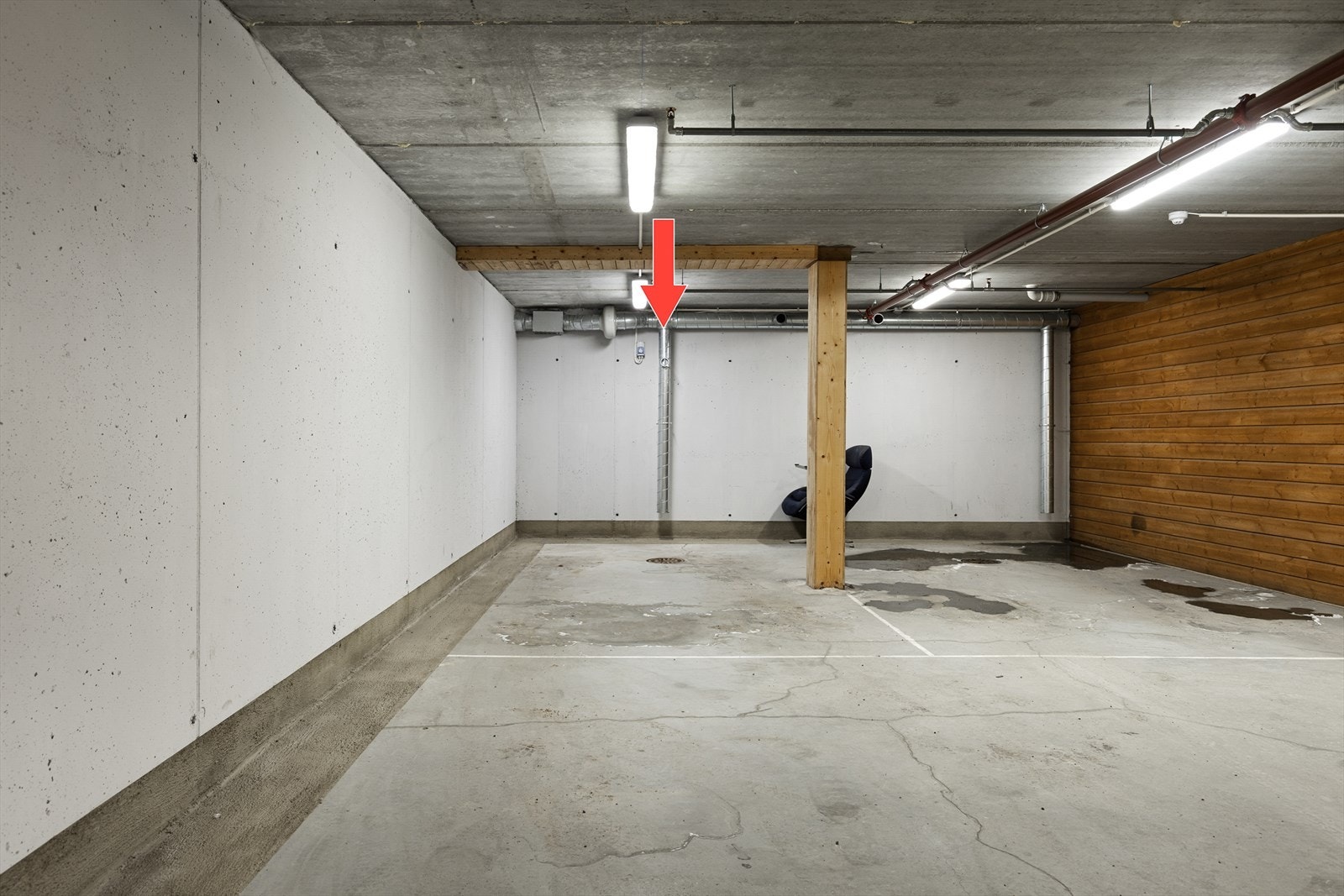 Parkeringsplass i kjeller Galleribilde