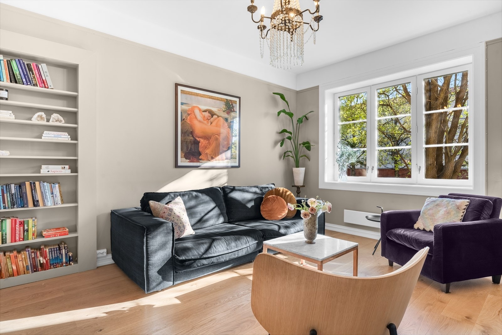 Stuen har god plass til sittegruppe. Galleribilde