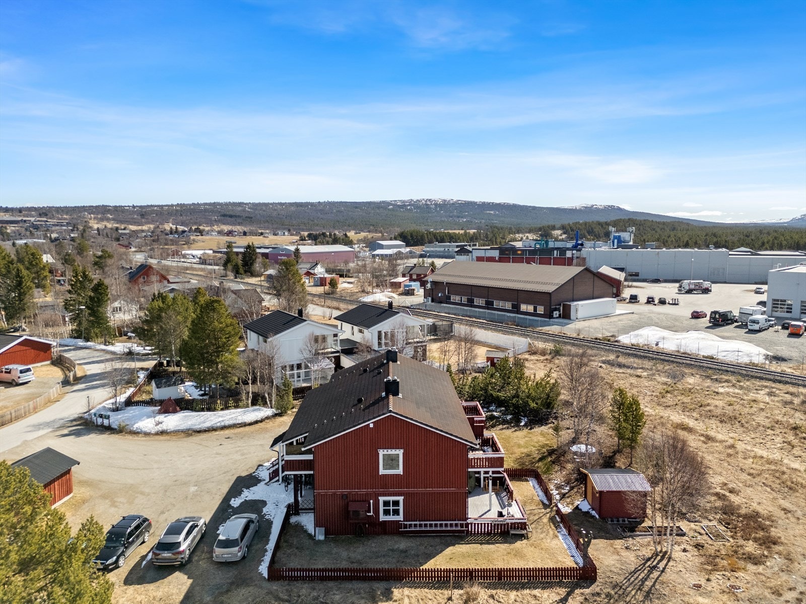 Leiligheten har en sentral beliggenhet, ca. 1 km. fra Røros sentrum. Galleribilde