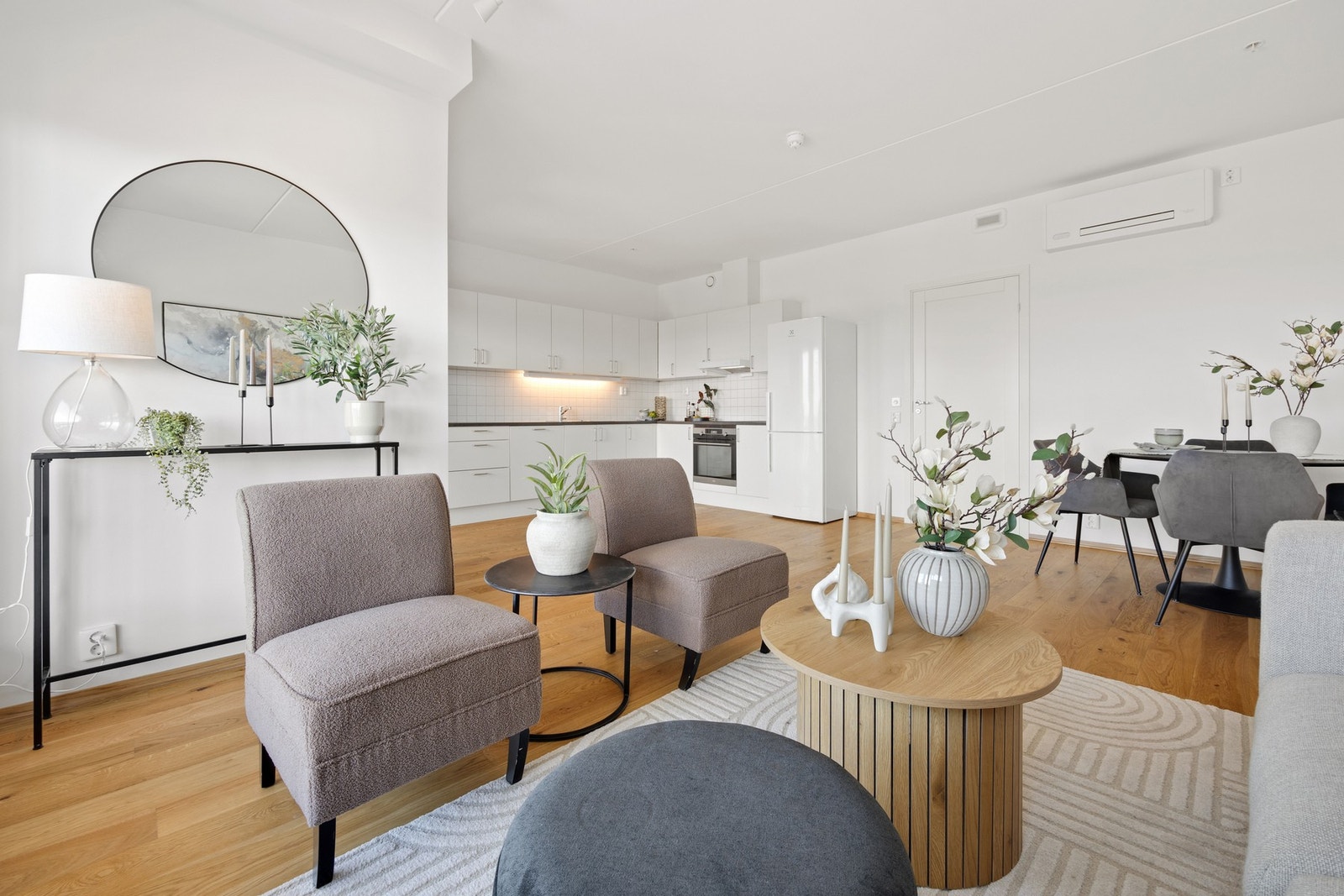 Lys, luftig og åpen planløsning. Galleribilde