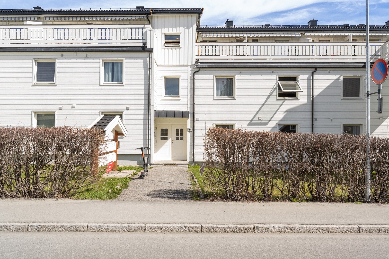 Velkommen til en attraktiv og praktisk selveierleilighet med etterspurt beliggenhet like utenfor sentrum av Gjøvik! Galleribilde