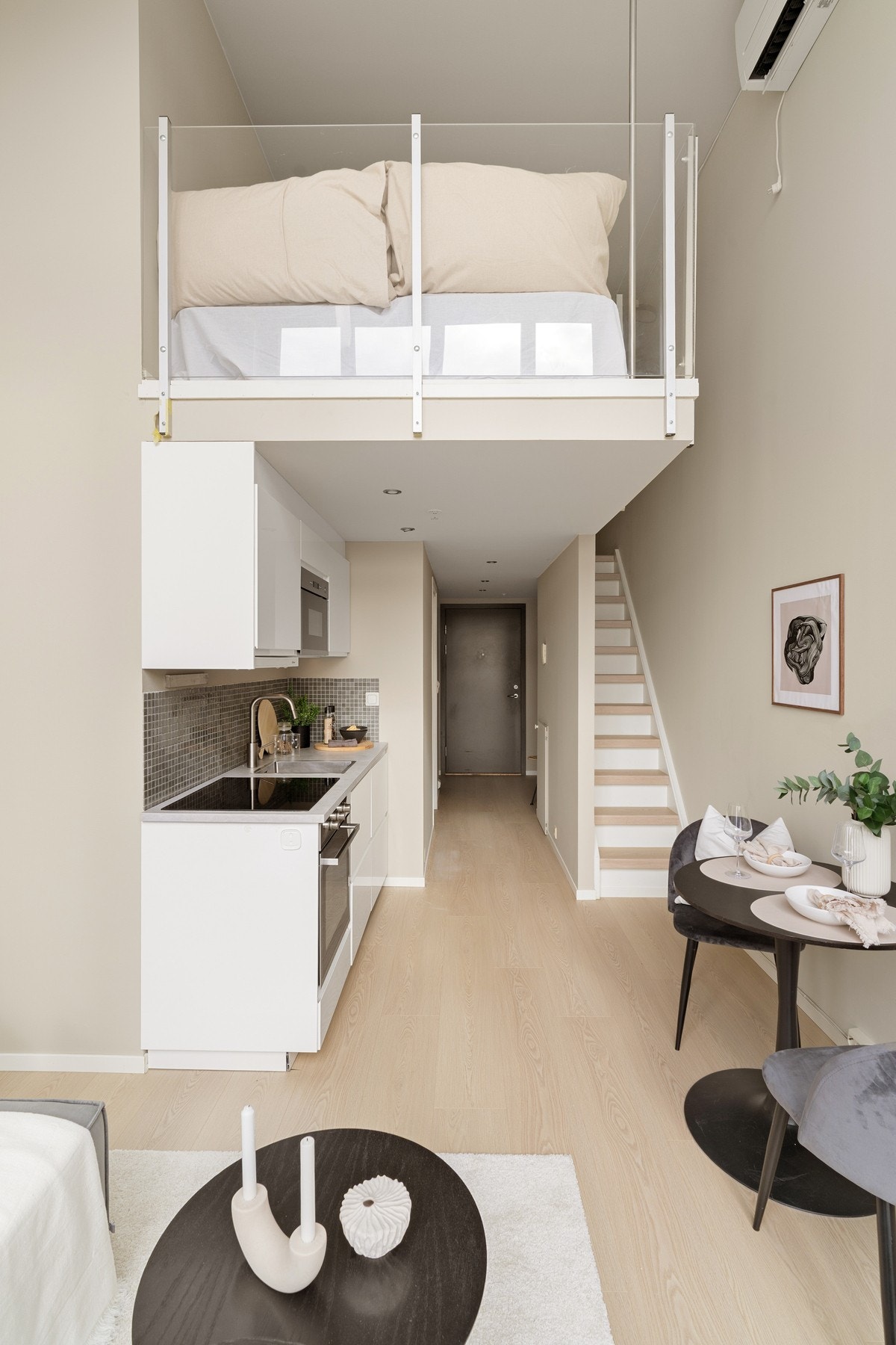 Mesanin med soveplass og skyvedørsgarderobe Galleribilde