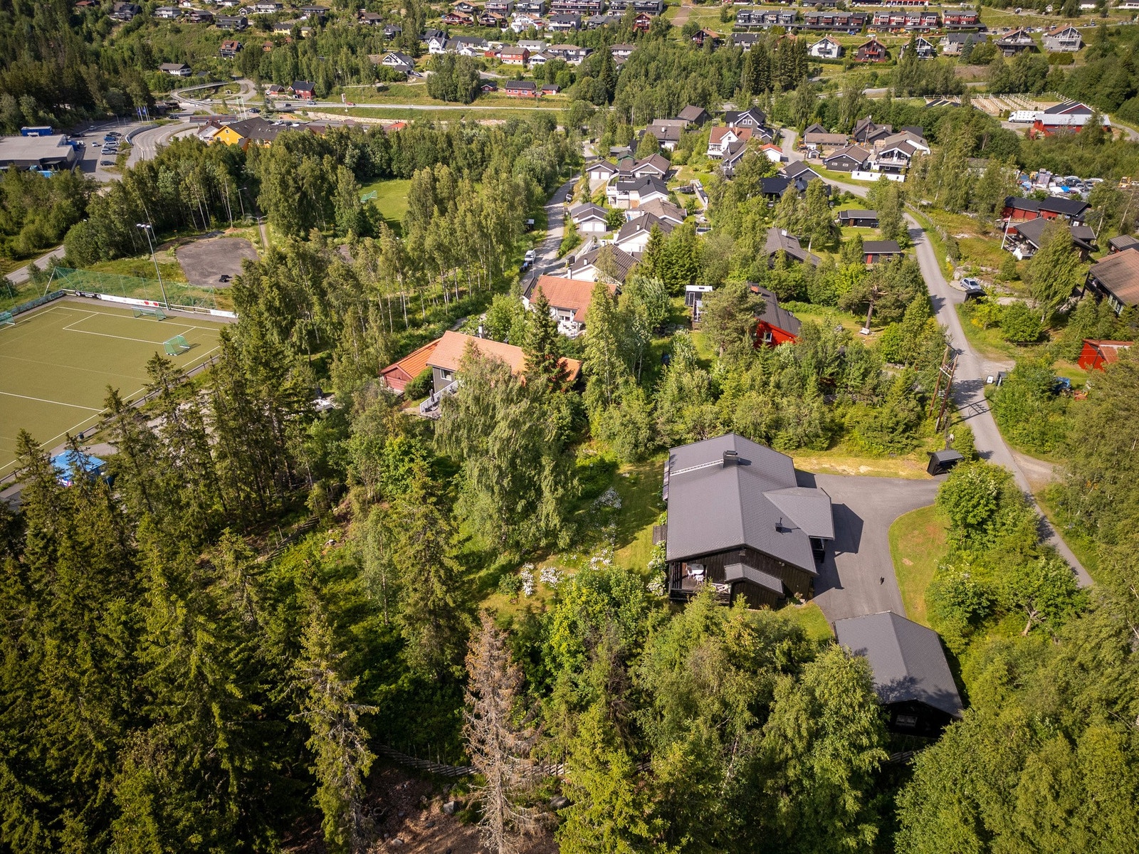 Trivelig boområde med kort vei til Røyslimoen skole og barnehage. Galleribilde