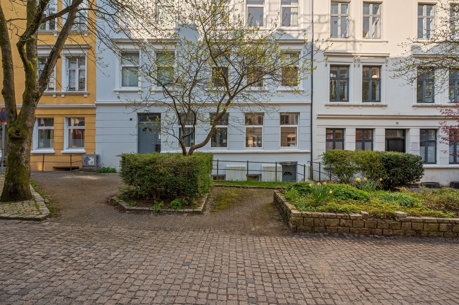 - Leiligheten ligger i en klassisk bygård på populære Nygårdshøyden - Galleribilde