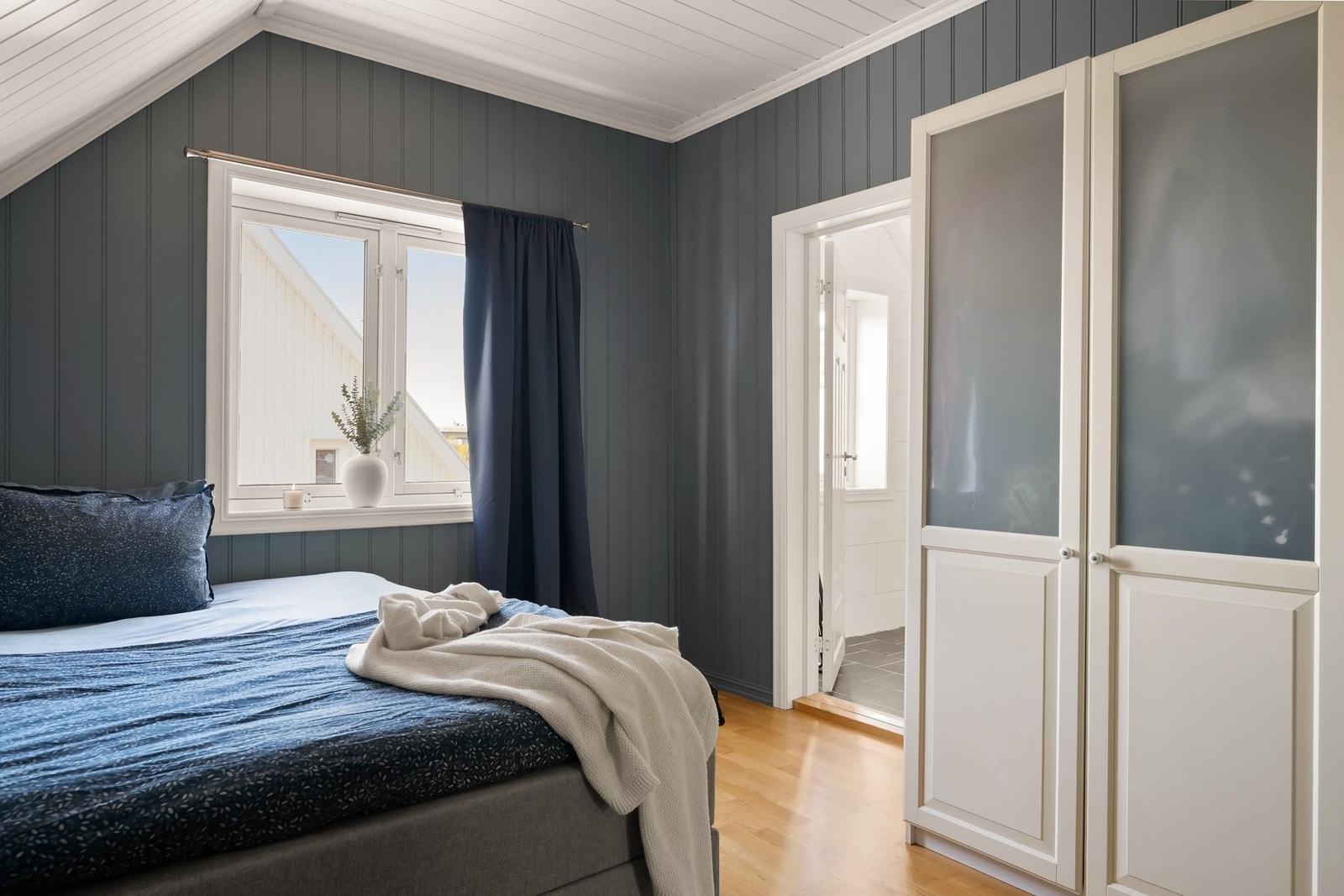 God plass til garderobeskap. Galleribilde