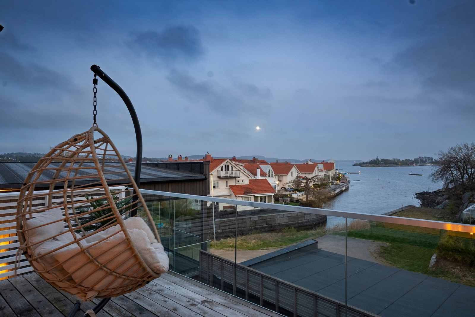 Et nydelig syn i de sene kveldstimene Galleribilde