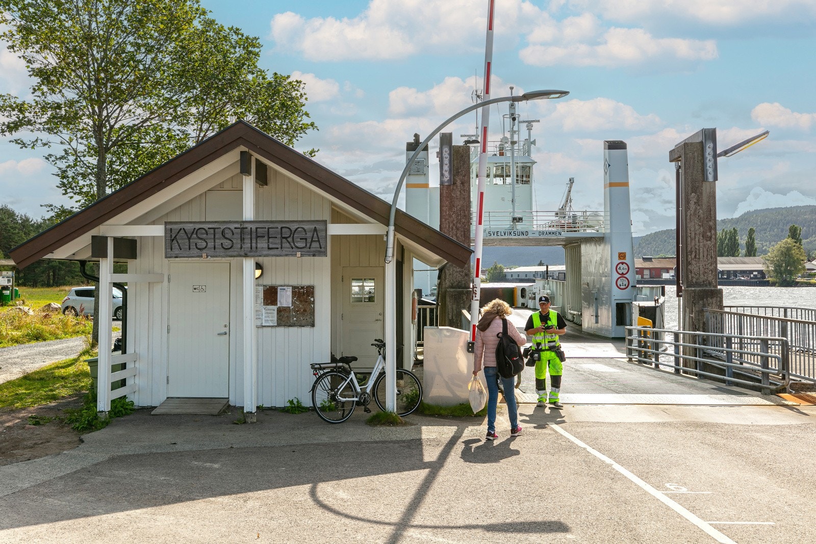Ferje mellom Verket og Svelvik Galleribilde