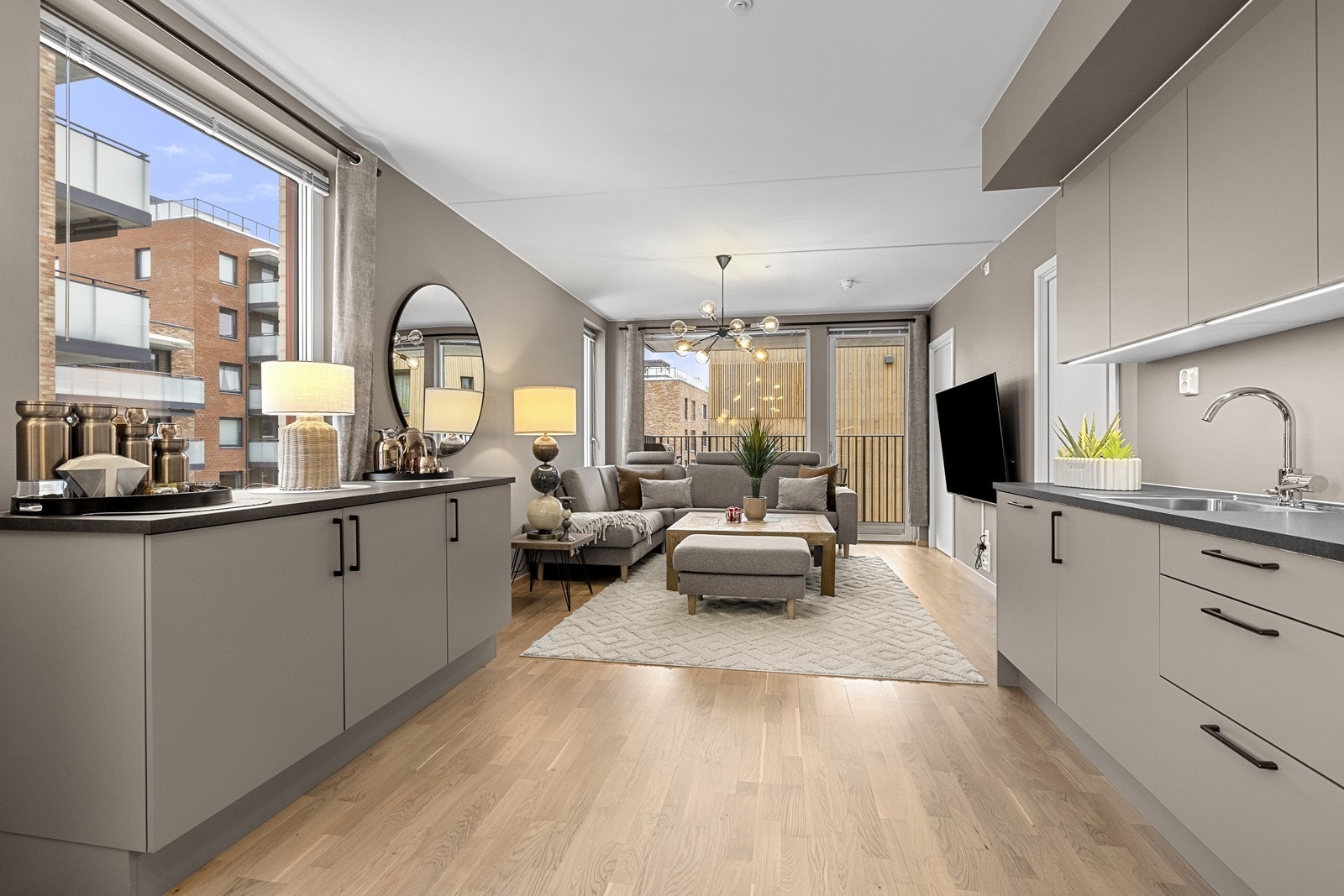 En helt ny 5-roms leilighet fra 2024. Her får du vannbåren gulvvarme og balansert ventilasjon som sikrer et sunt og behagelig inneklima. Galleribilde