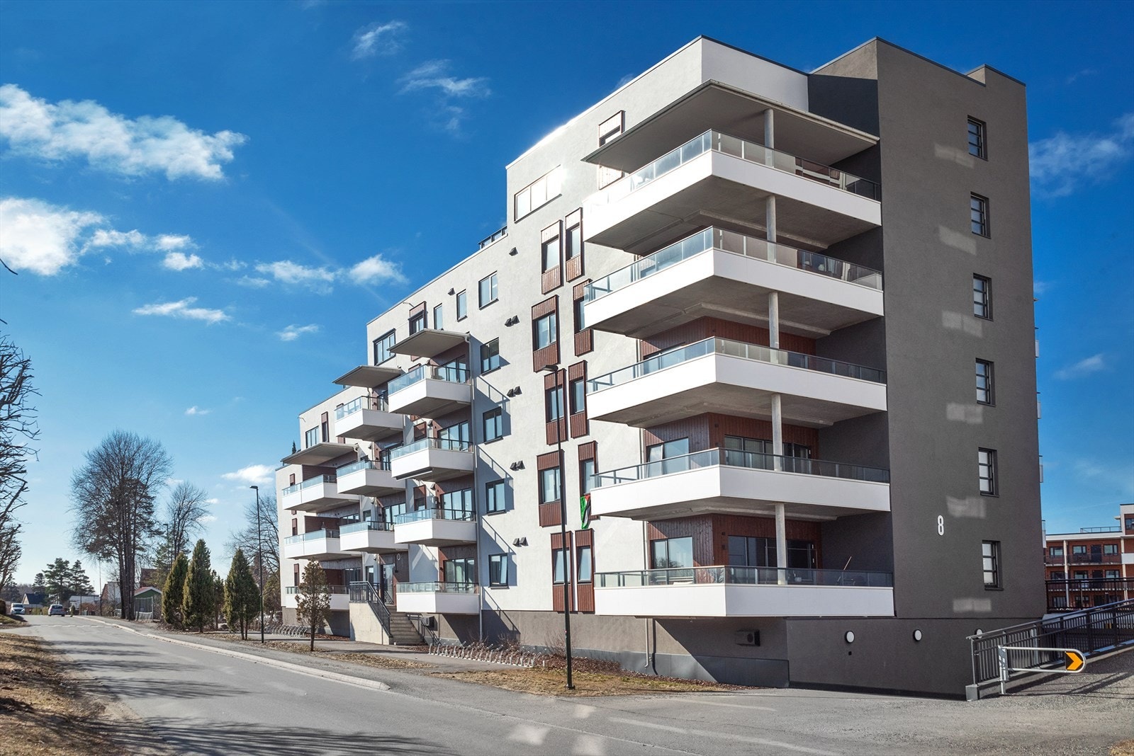 Eiendommen ligger meget sentralt på Ekholt - et spennende område med en ypperlig kombinasjon av god bokvalitet, grønne omgivelser og fin avstand til handelsområde og sentrum. Fotograf: Marie Waagan Galleribilde