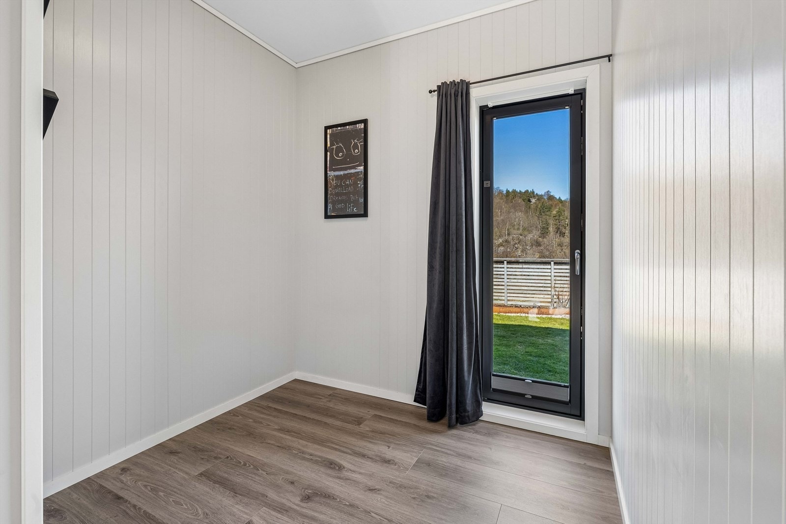 Soverom 2. har god plass til 1,20 seng. Galleribilde